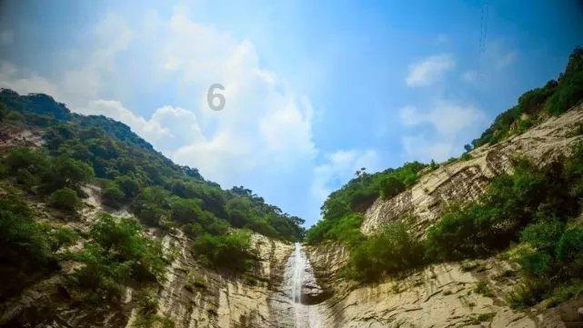 商丘市示范区一中组织新老团员瞻仰革命旧址暨举行新团员入团仪式